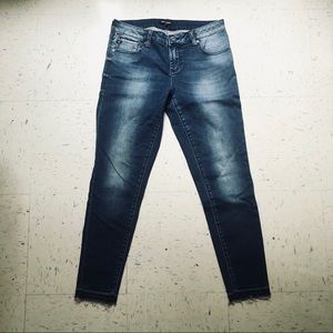 Skinny Jeans Frayed Trim Dark Wash